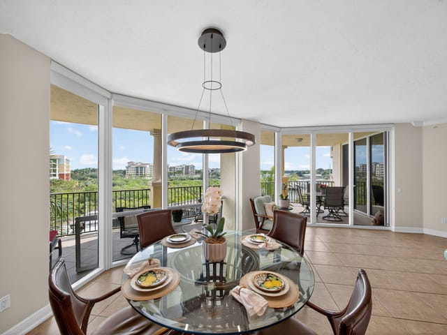 Breakfast Nook with a view!