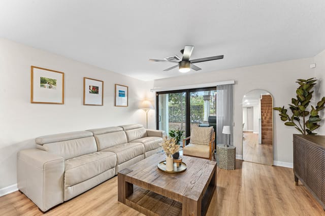 004-5049GenovePlace-RivieraBeach-FL-3341