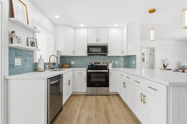 Eat-in Kitchen