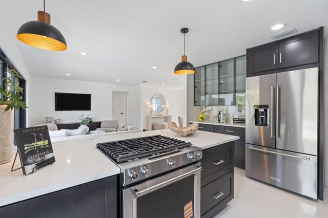 09-333 Alhambra Place WPB, FL-111