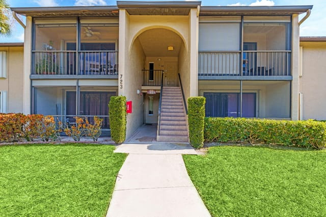 723 Sunny Pine Way H2, Greenacres, FL 33415