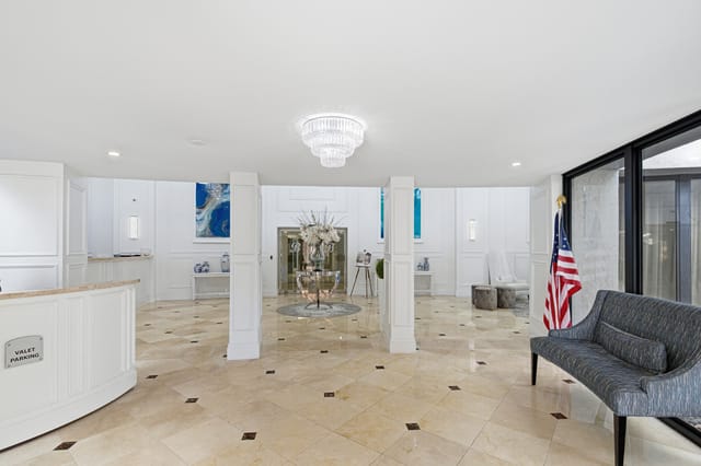 Lobby-B