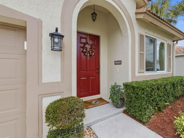 6 Entry Porch