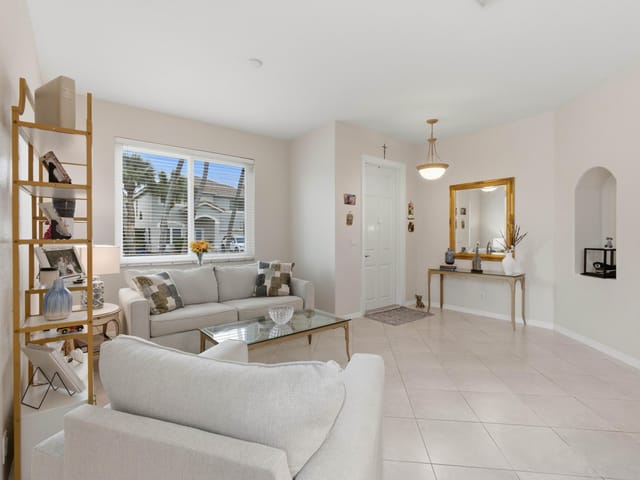 10 Living Foyer