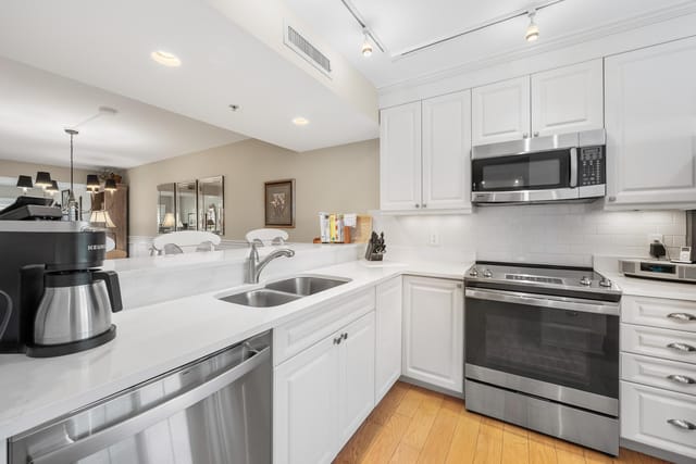 1301 Seafarer Cir 405-2