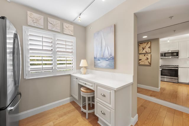 1301 Seafarer Cir 405-3