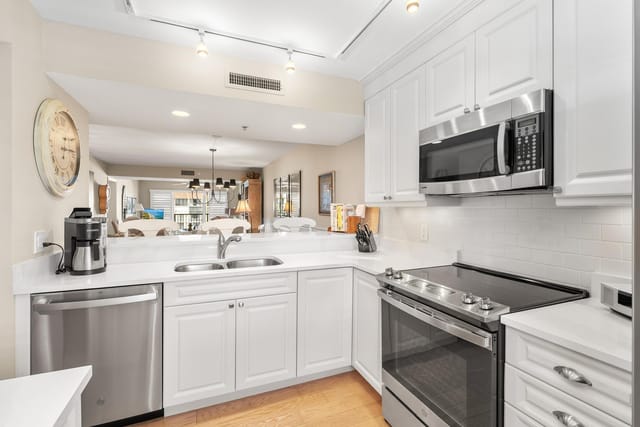 1301 Seafarer Cir 405-4
