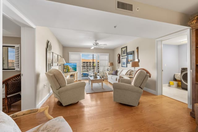 1301 Seafarer Cir 405-9