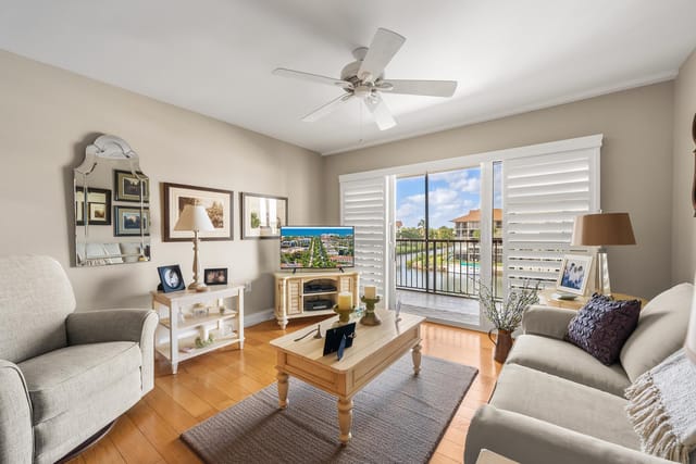 1301 Seafarer Cir 405-10