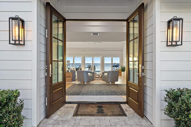 4230 NE Joes Point Rd-38