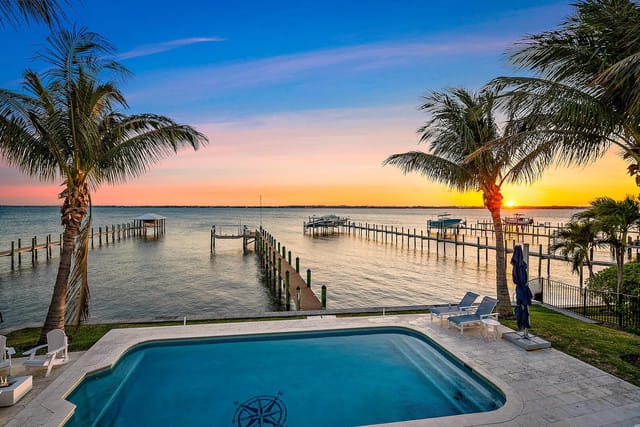 4230 NE Joes Point Rd-39
