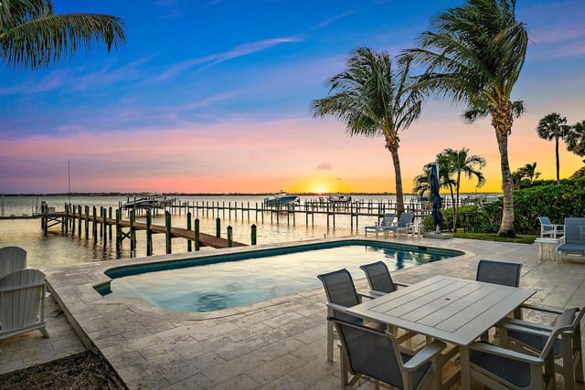 4230 NE Joes Point Rd-40