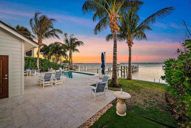 4230 NE Joes Point Rd-41