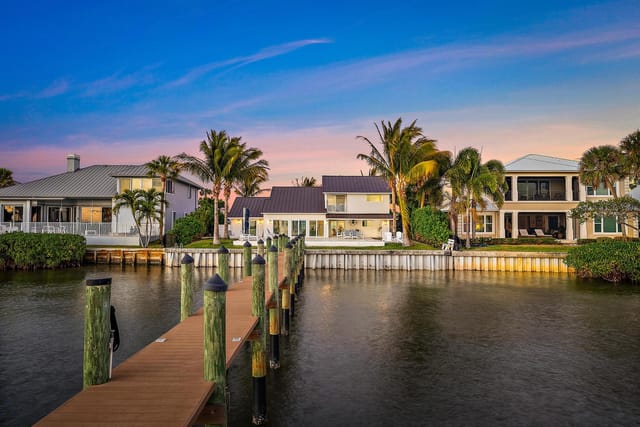4230 NE Joes Point Rd-44