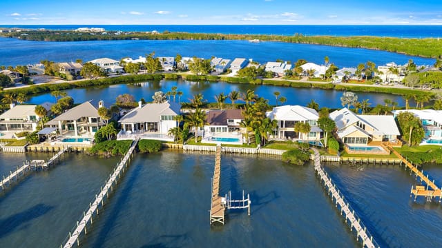 4230 NE Joes Point Rd-50