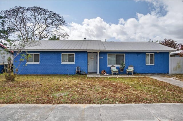 Front Exterior Close.jpg-SMALL