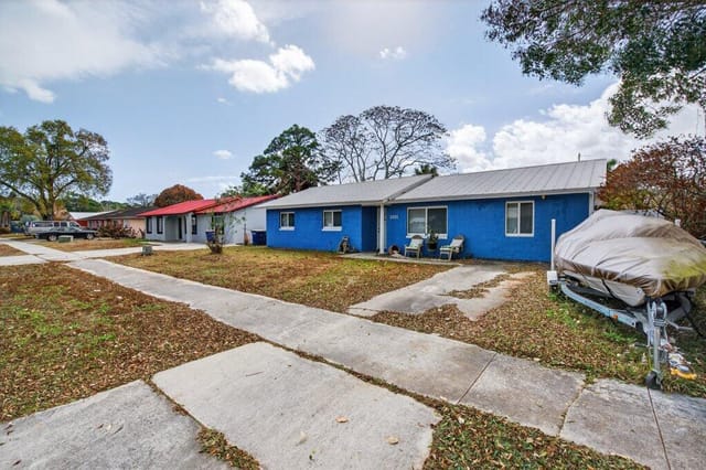 Front Exterior L.jpg-SMALL