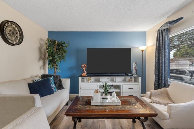 Living Room.jpg-SMALL