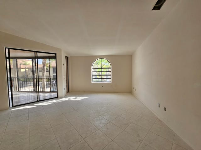 Living - Dining (2)