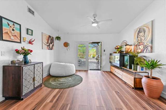 08 Living Room 02