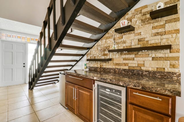 Entry and Bar