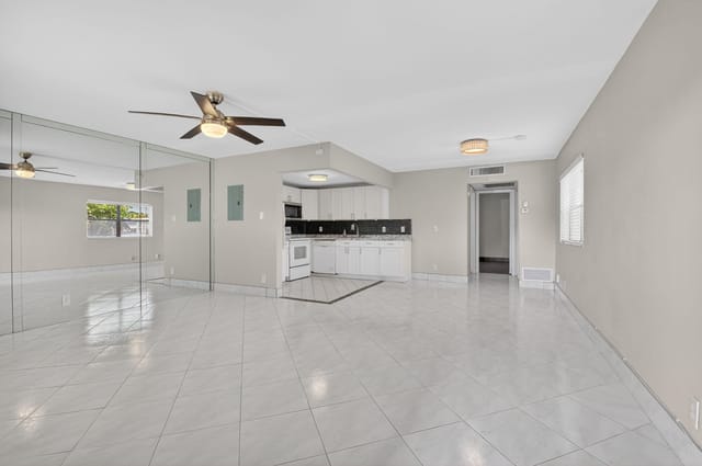 DINING / KITCHEN
