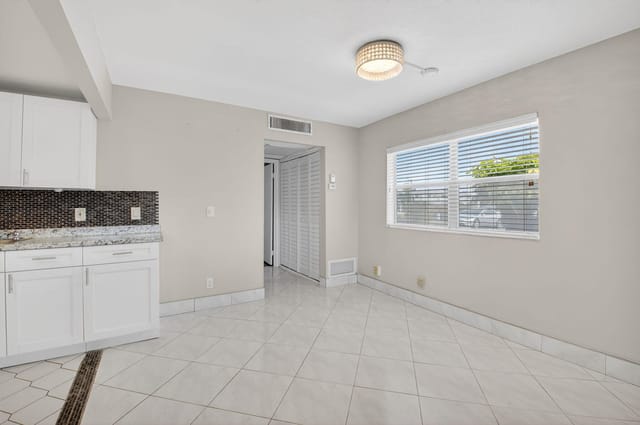 DINING / KITCHEN