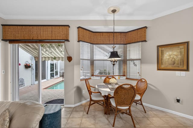 BREAKFAST NOOK
