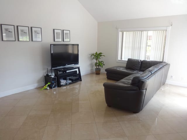 familyroom (2)