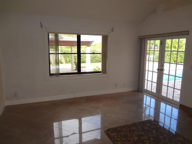 FAMILYROOM