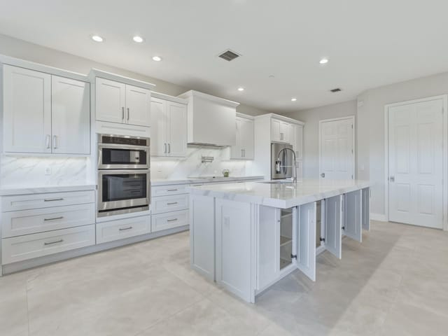 Kitchen Breakfast Bar Cabinetry