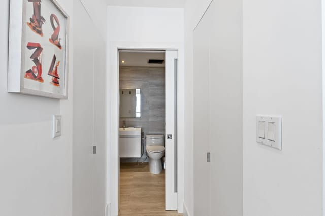 17-web-or-mls-2451-brickell-ave