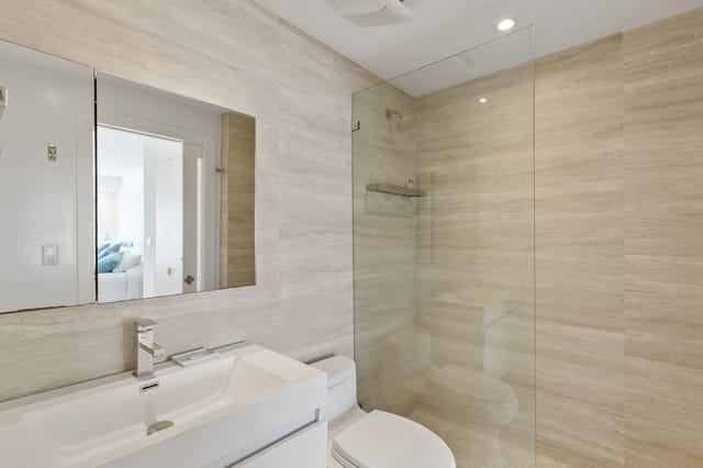 18-web-or-mls-2451-brickell-ave