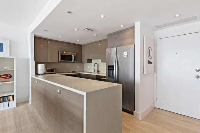 3-web-or-mls-2451-brickell-ave