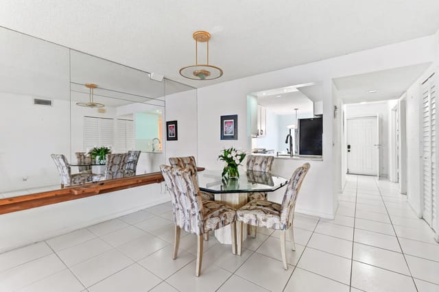 007-5380CedarLakeDrive-102-BoyntonBeach-