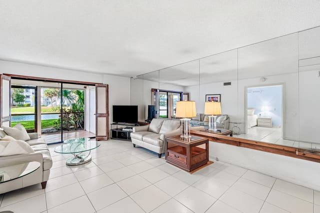 008-5380CedarLakeDrive-102-BoyntonBeach-