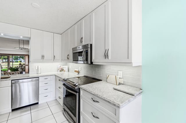 015-5380CedarLakeDrive-102-BoyntonBeach-