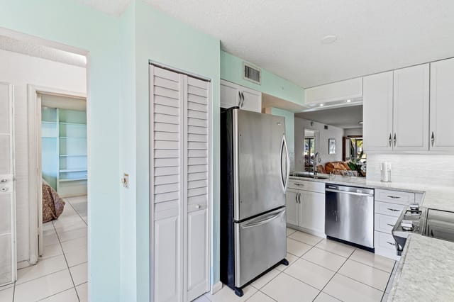 016-5380CedarLakeDrive-102-BoyntonBeach-