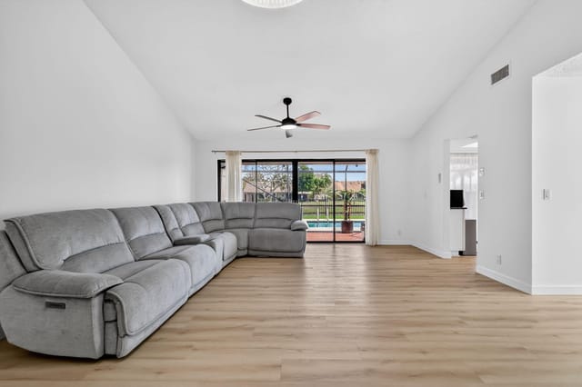 Living Room : Dining Room - 293 SW 28
