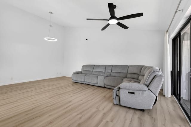 Living Room : Dining Room - 293 SW 28