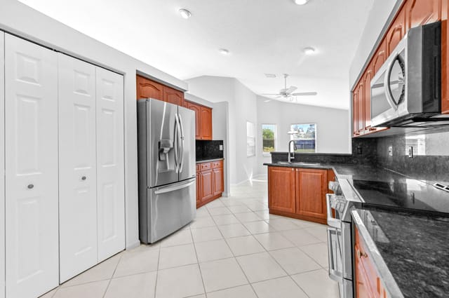 16 Kitchen 02