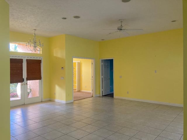 Woodcrest Livingroom to front door