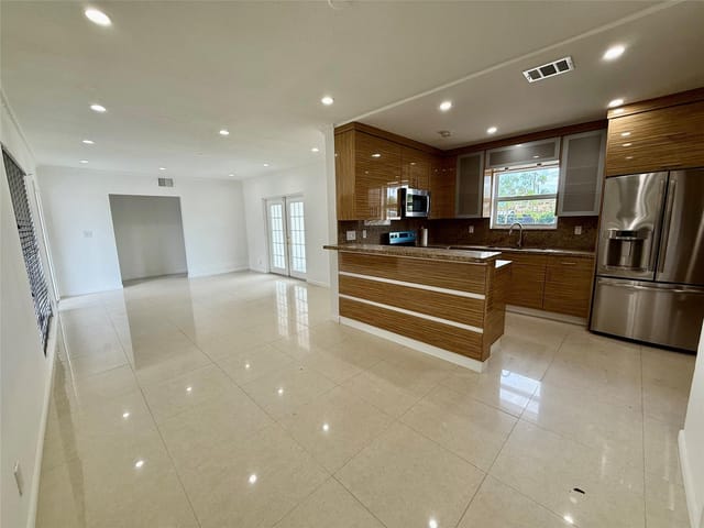 5070 SW 11th Street, Plantation, FL 33317