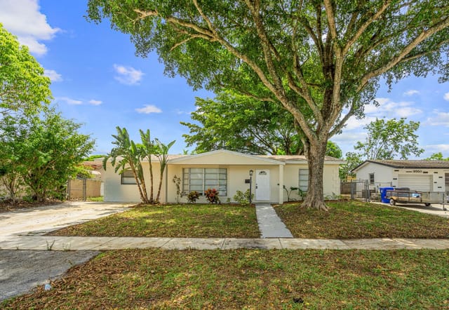 6540 SW 8th Street, North Lauderdale, FL 33068