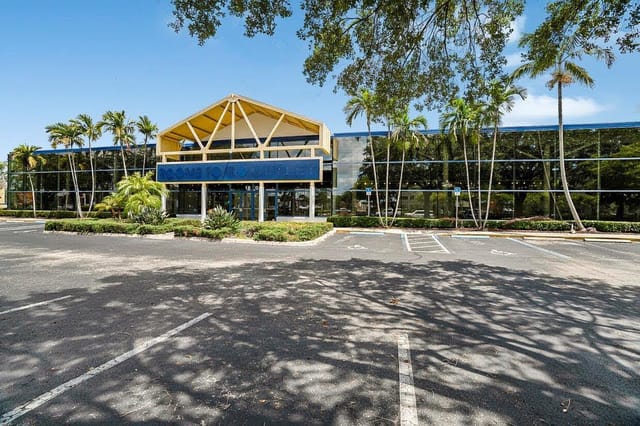 1605 W Oakland Park Boulevard, Oakland Park, FL 33311