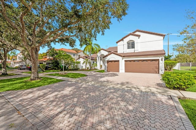 10475 Bermuda Drive, Cooper City, FL 33026