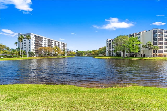 2232 N Cypress Bend Drive 107, Pompano Beach, FL 33069
