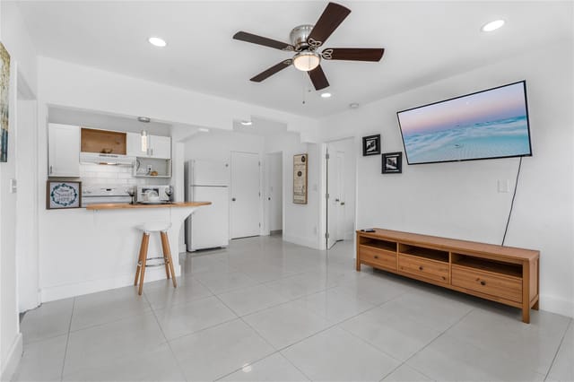 Large living room with flat screen tv