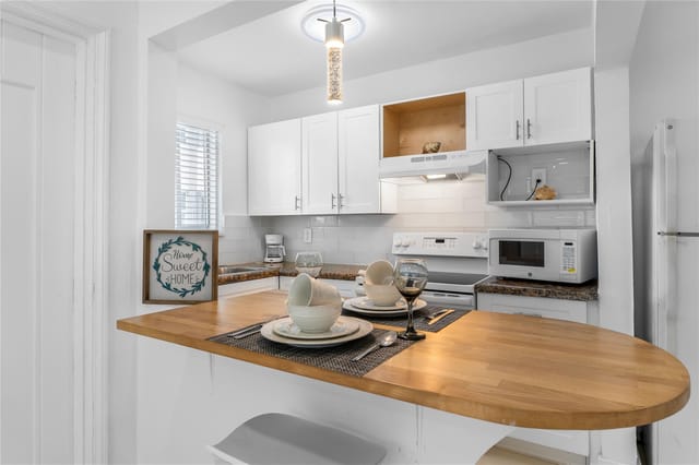 Dining area open to kitchen