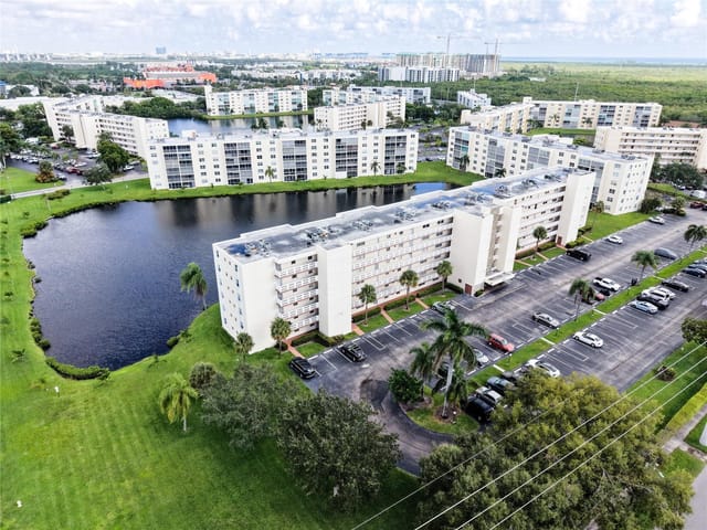 321 SE 3rd Street 307, Dania Beach, FL 33004